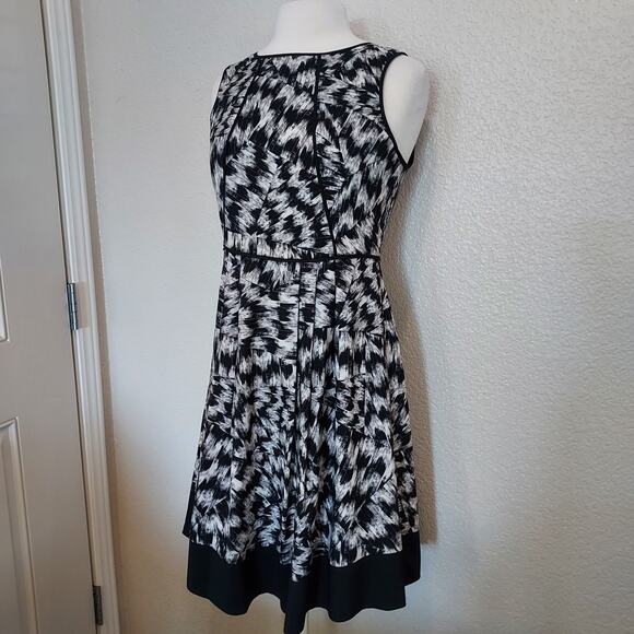 Vince Camuto Black & White Pleated Sheath Dress Size 6 - Picture 7 of 15
